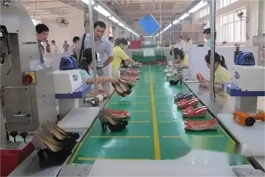 Women Slippers 2024 Summer New Fashion Soft Platform Shoes Ladies Chunky Heels Buckle Designer Slippers